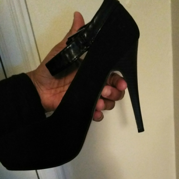 Black high heel - Picture 2 of 2